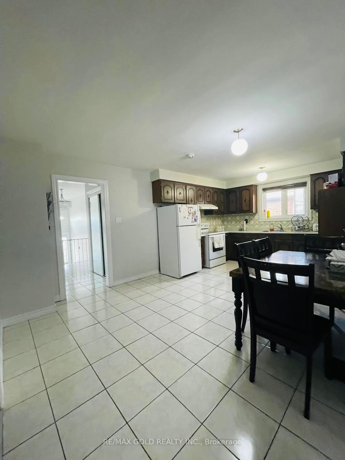 Photo 7 of 109 Button Road, Vaughan, West Woodbridge — HOMEH
