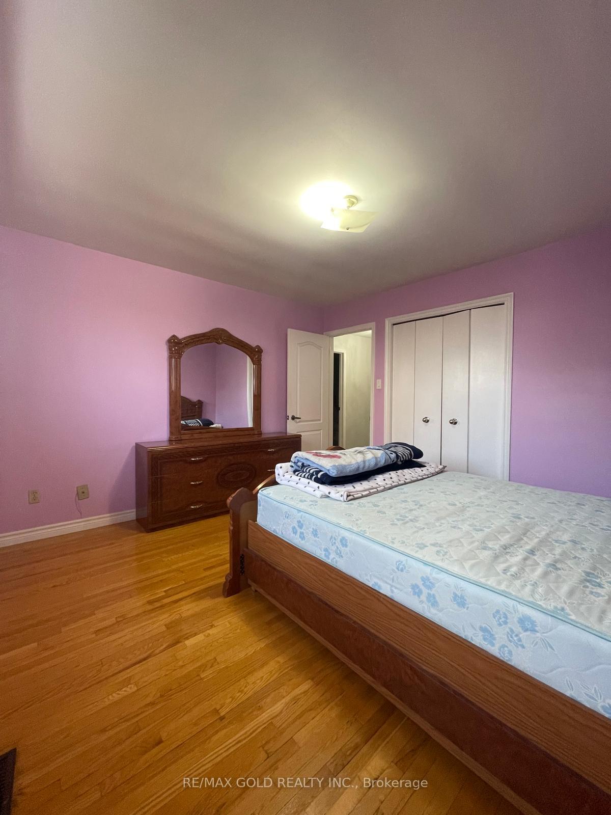 Photo 9 of 109 Button Road, Vaughan, West Woodbridge — HOMEH