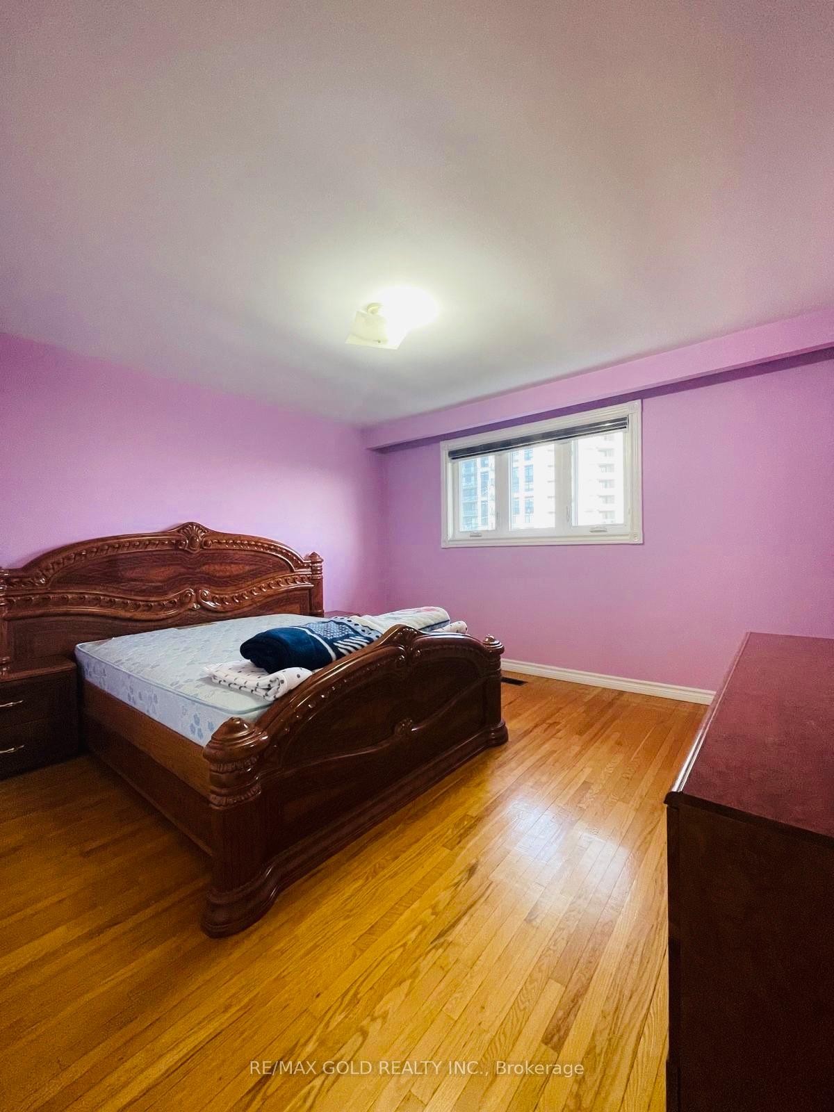 Photo 10 of 109 Button Road, Vaughan, West Woodbridge — HOMEH