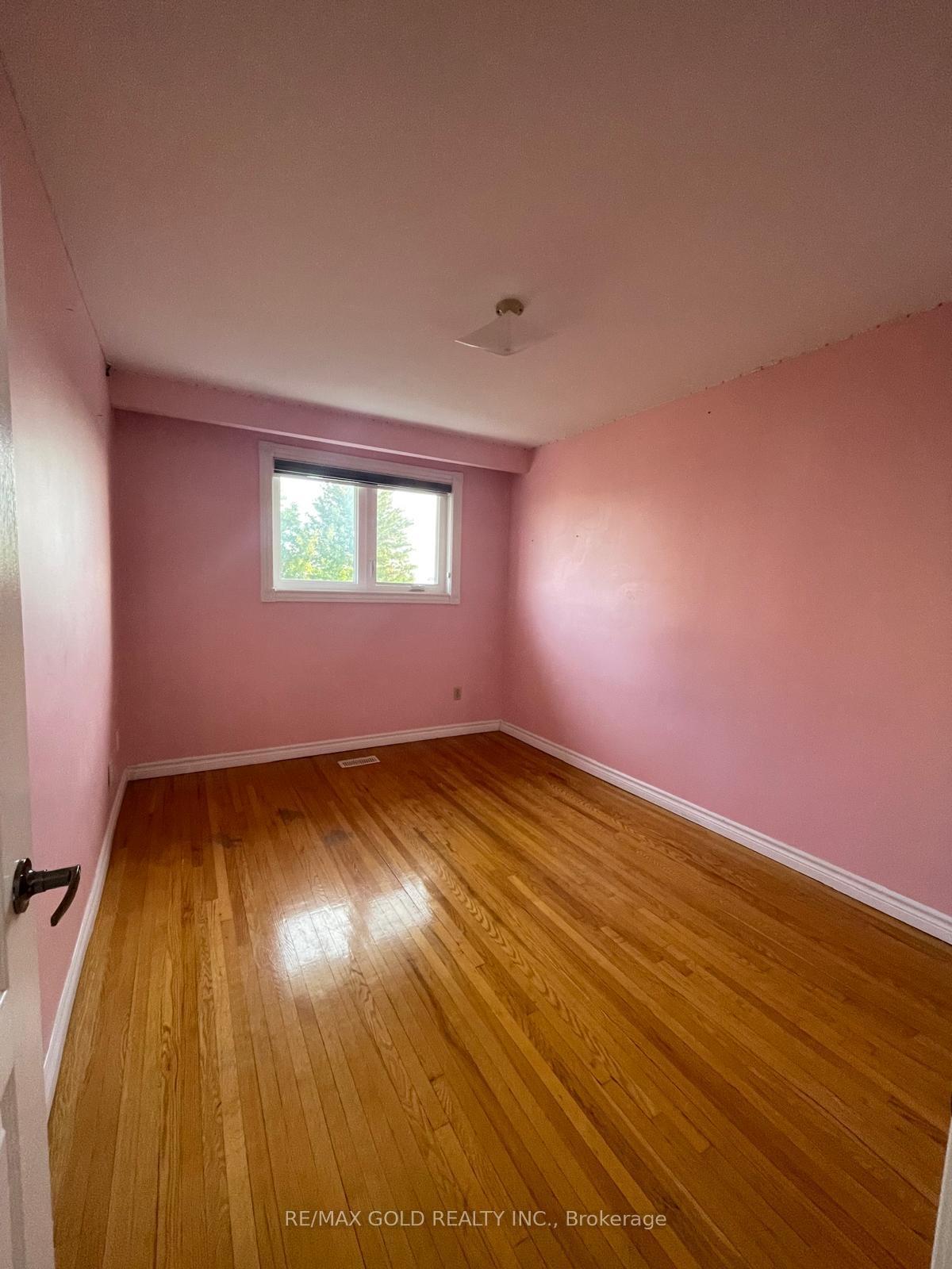 Photo 12 of 109 Button Road, Vaughan, West Woodbridge — HOMEH