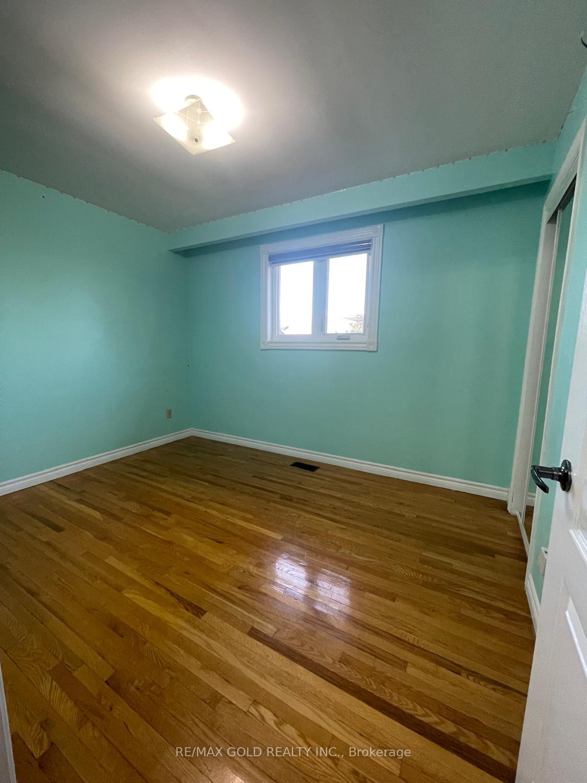 Photo 14 of 109 Button Road, Vaughan, West Woodbridge — HOMEH