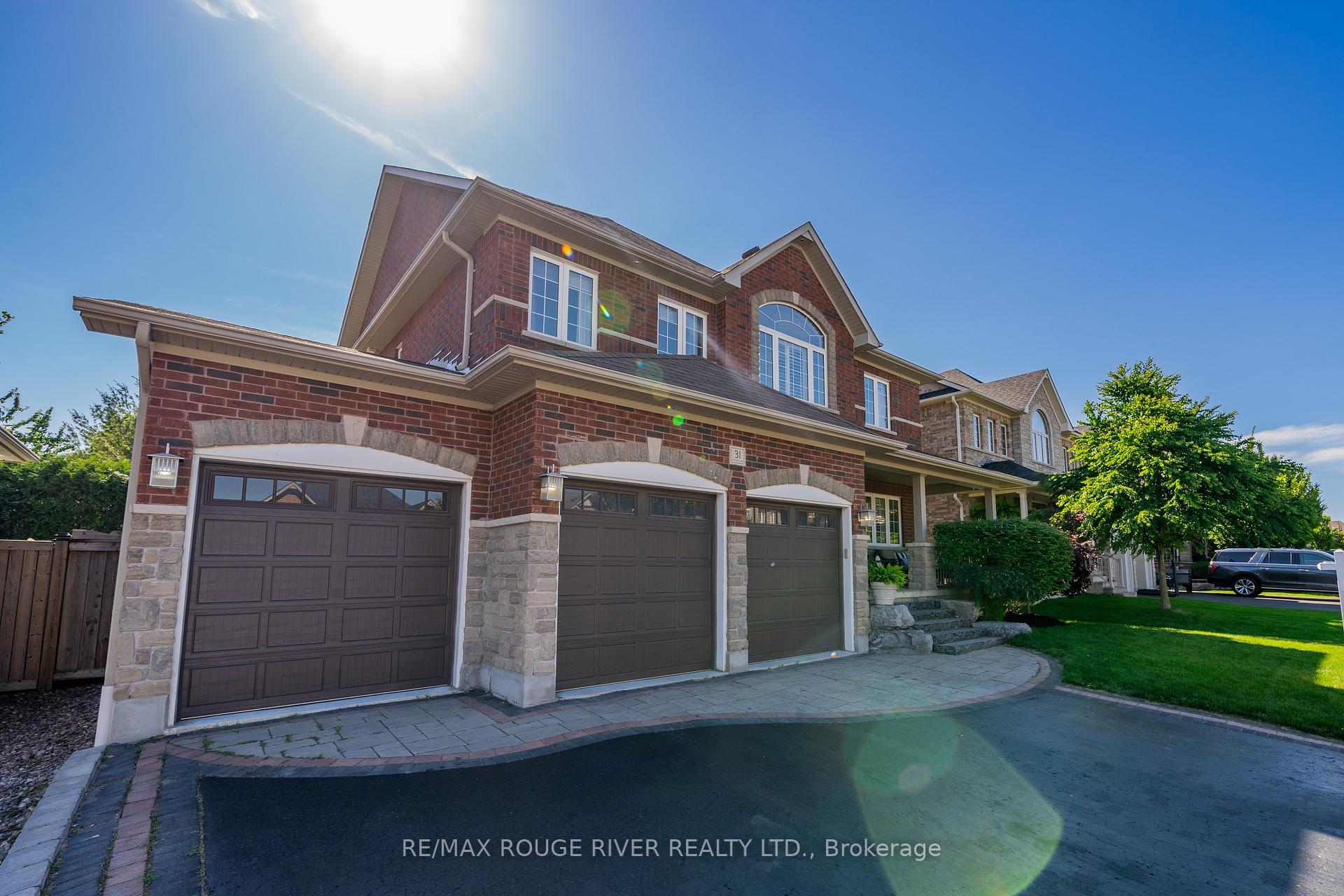 Photo 3 of 31 Corvinelli Drive, Whitby, Brooklin — HOMEH