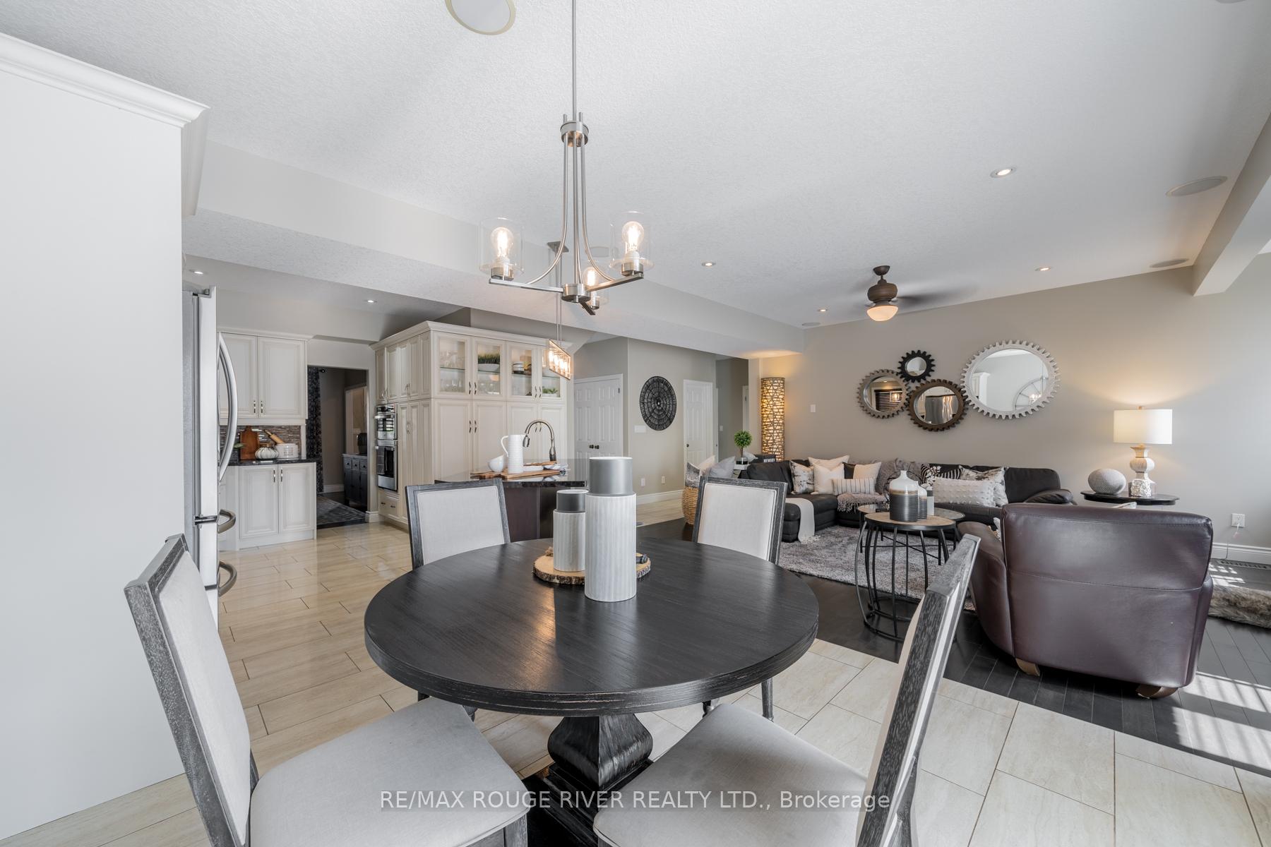 Photo 8 of 31 Corvinelli Drive, Whitby, Brooklin — HOMEH