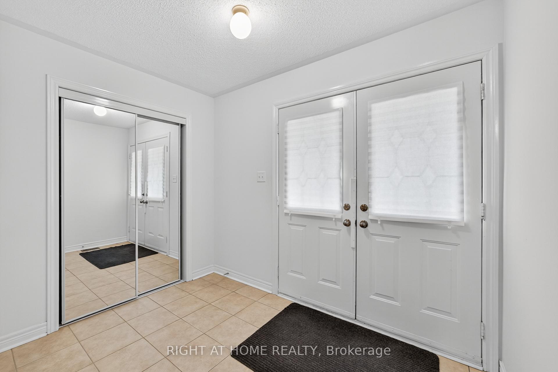 Photo 5 of 152 Westway Crescent, Vaughan, Concord — HOMEH