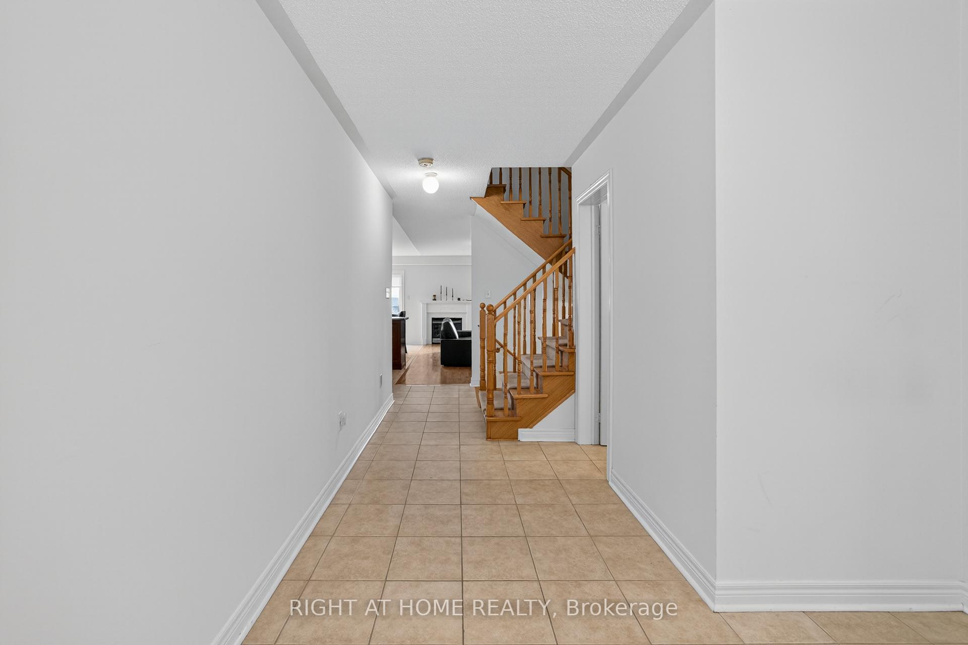 Photo 6 of 152 Westway Crescent, Vaughan, Concord — HOMEH