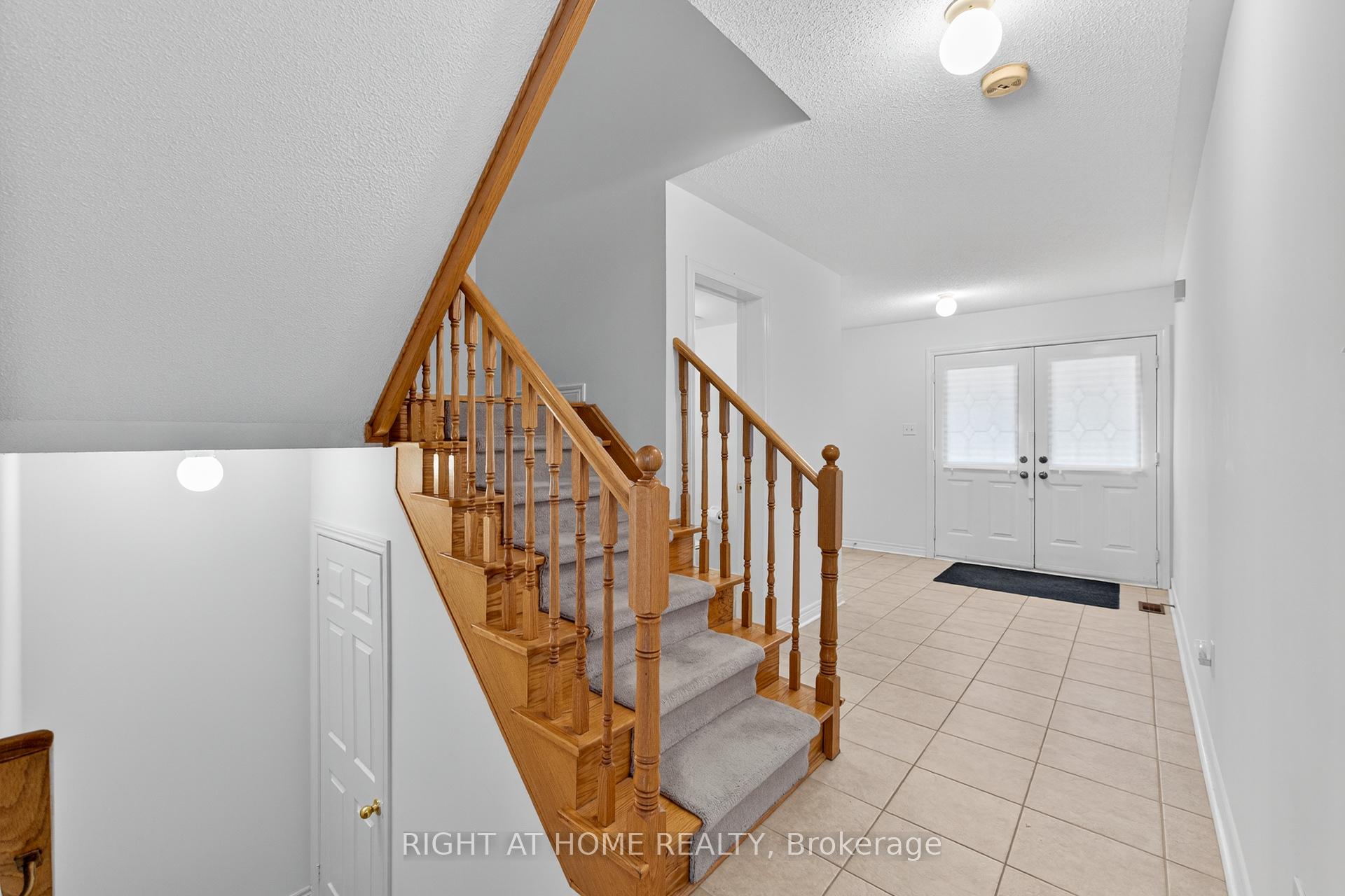 Photo 7 of 152 Westway Crescent, Vaughan, Concord — HOMEH