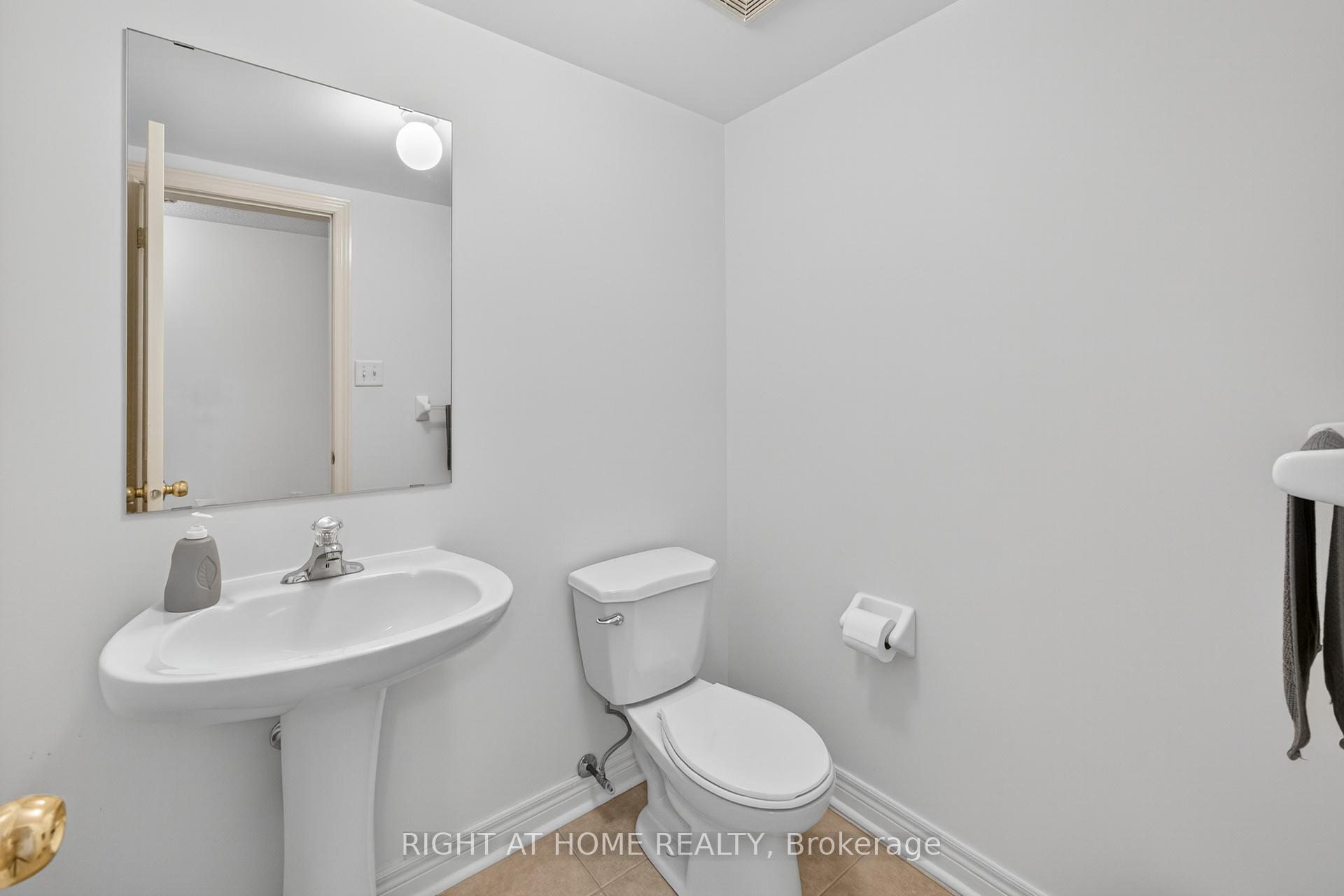 Photo 8 of 152 Westway Crescent, Vaughan, Concord — HOMEH