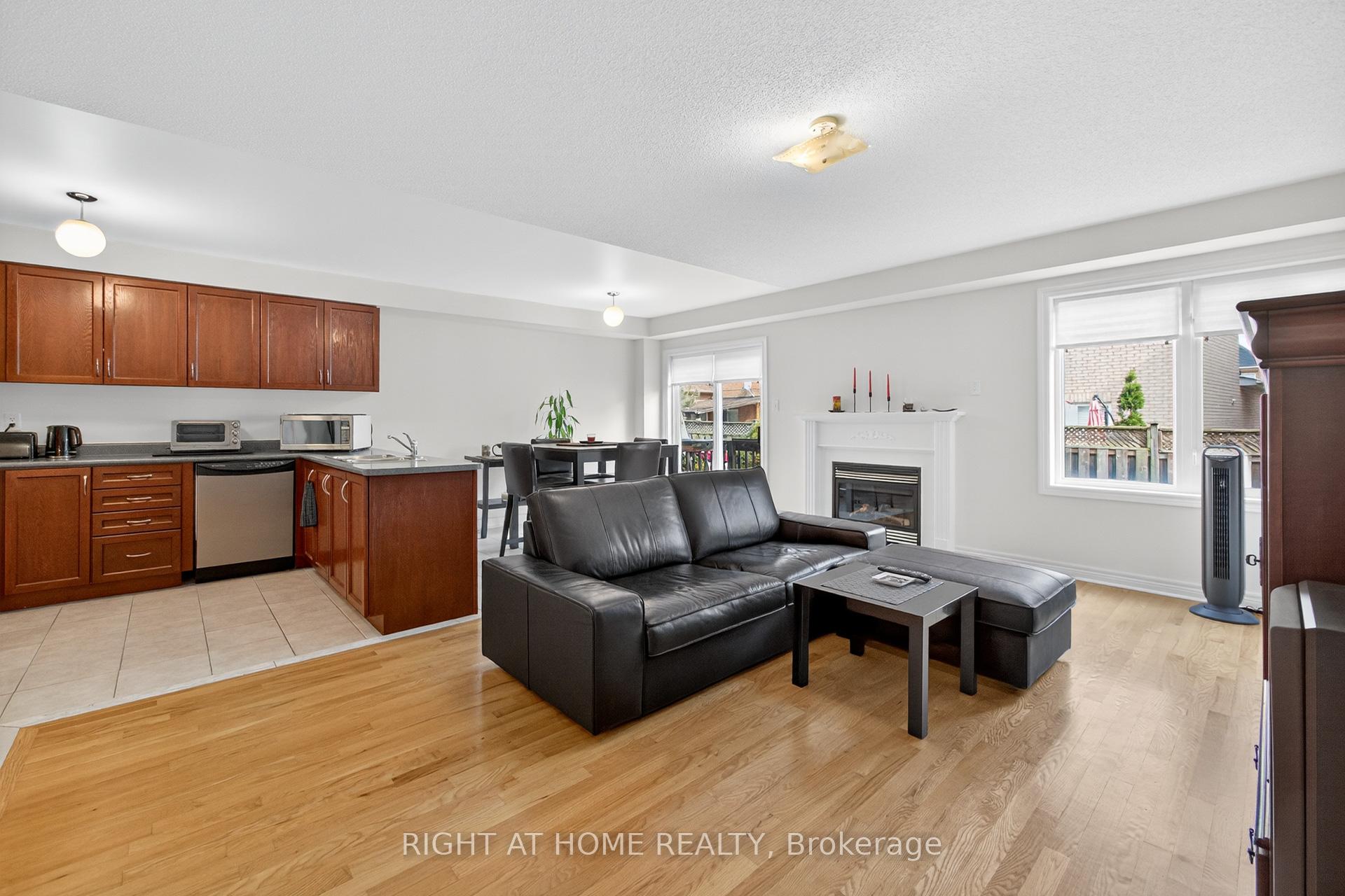 Photo 11 of 152 Westway Crescent, Vaughan, Concord — HOMEH