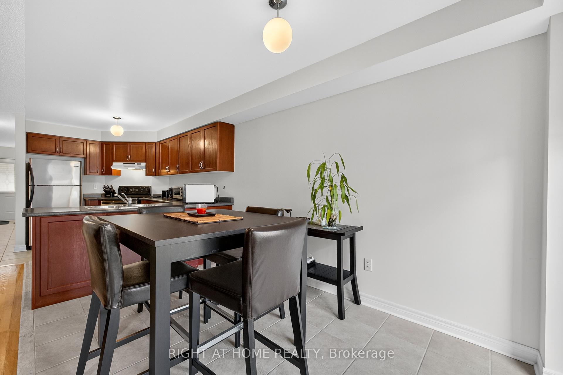 Photo 13 of 152 Westway Crescent, Vaughan, Concord — HOMEH