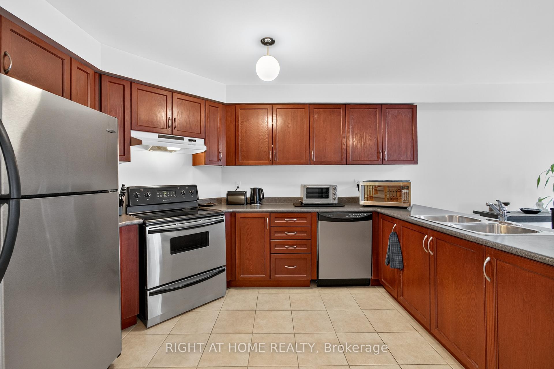Photo 15 of 152 Westway Crescent, Vaughan, Concord — HOMEH