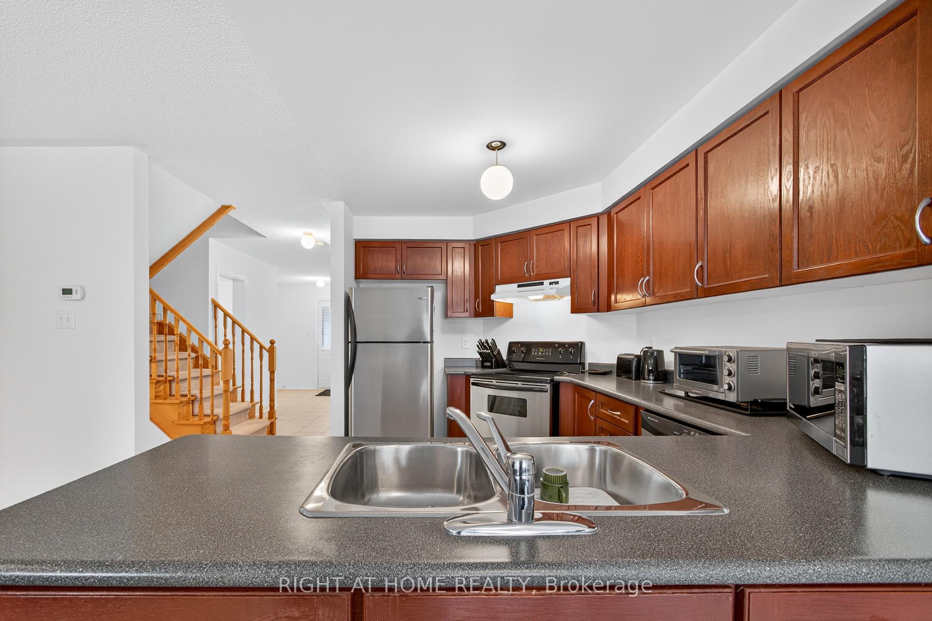 Photo 16 of 152 Westway Crescent, Vaughan, Concord — HOMEH