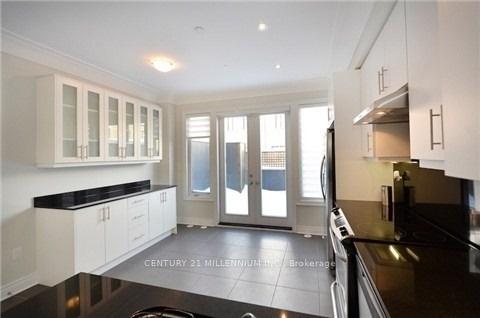 Photo 3 of 30 Powseland Crescent, Vaughan, West Woodbridge — HOMEH