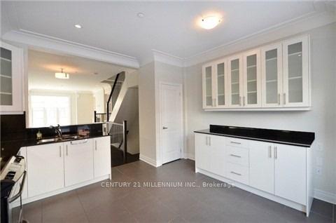 Photo 4 of 30 Powseland Crescent, Vaughan, West Woodbridge — HOMEH