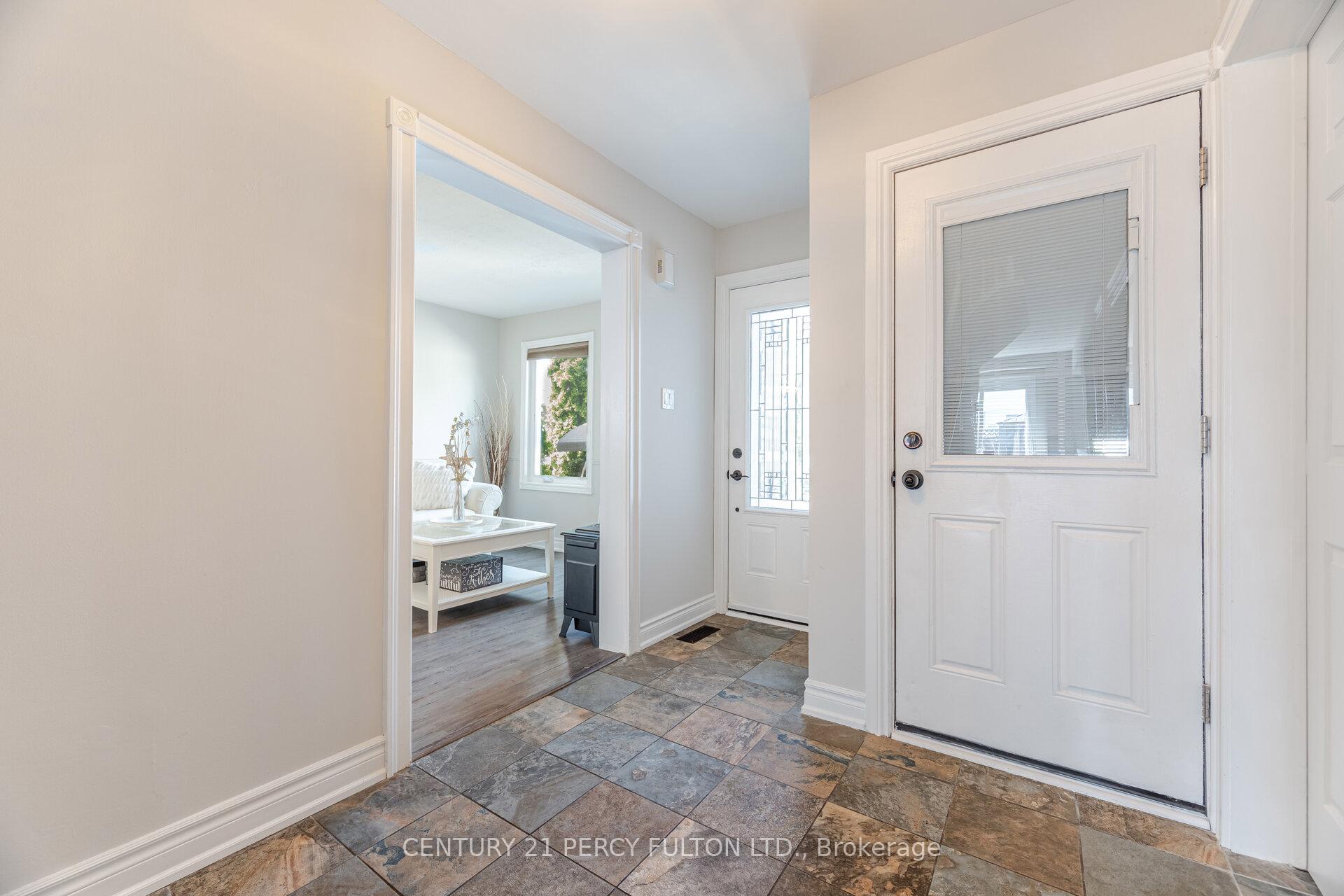 Photo 2 of 41 Gardiner Drive, Ajax, Central — HOMEH