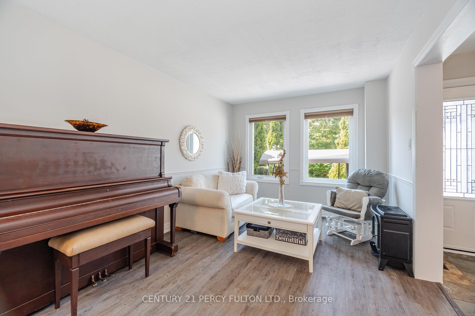 Photo 3 of 41 Gardiner Drive, Ajax, Central — HOMEH