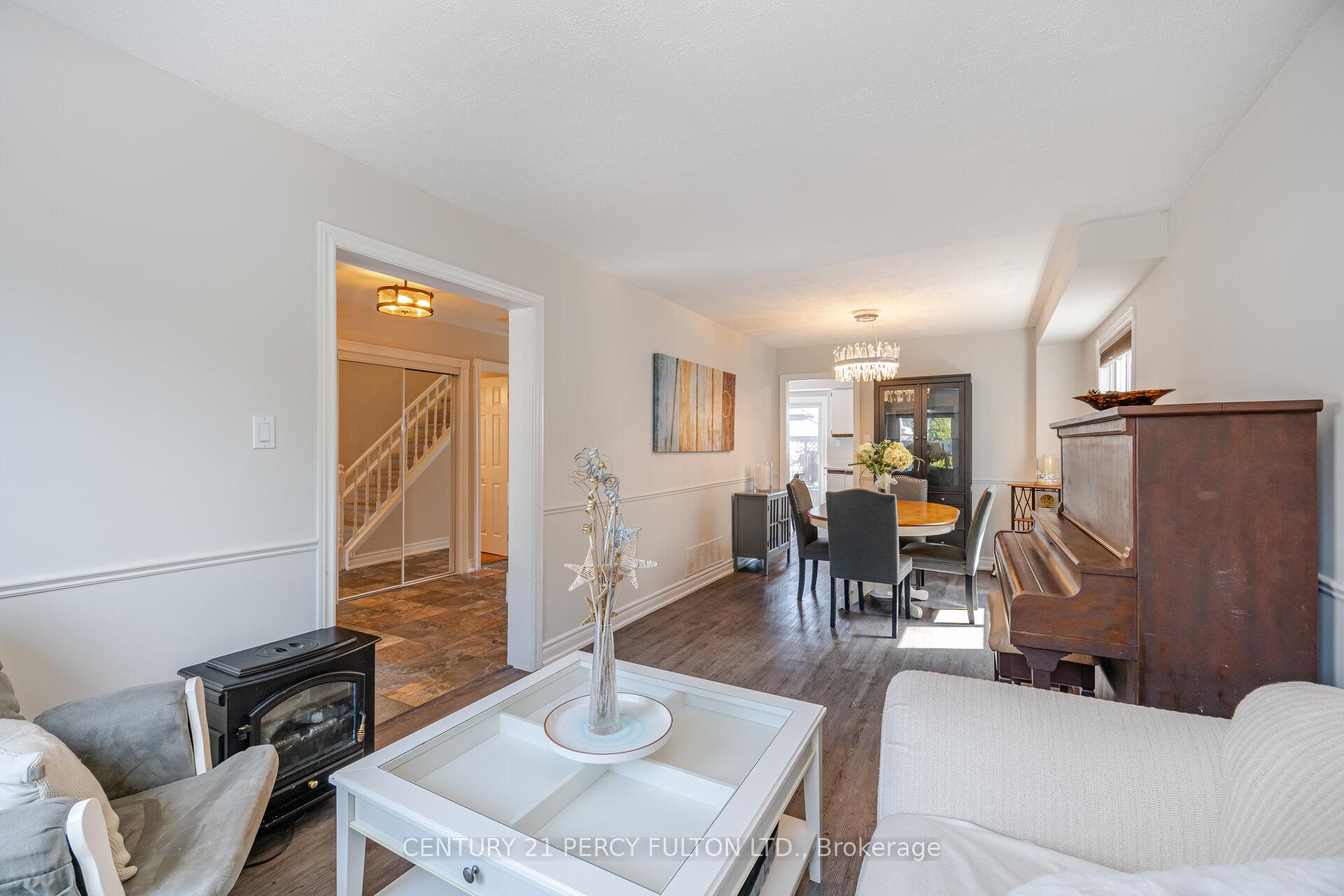 Photo 5 of 41 Gardiner Drive, Ajax, Central — HOMEH