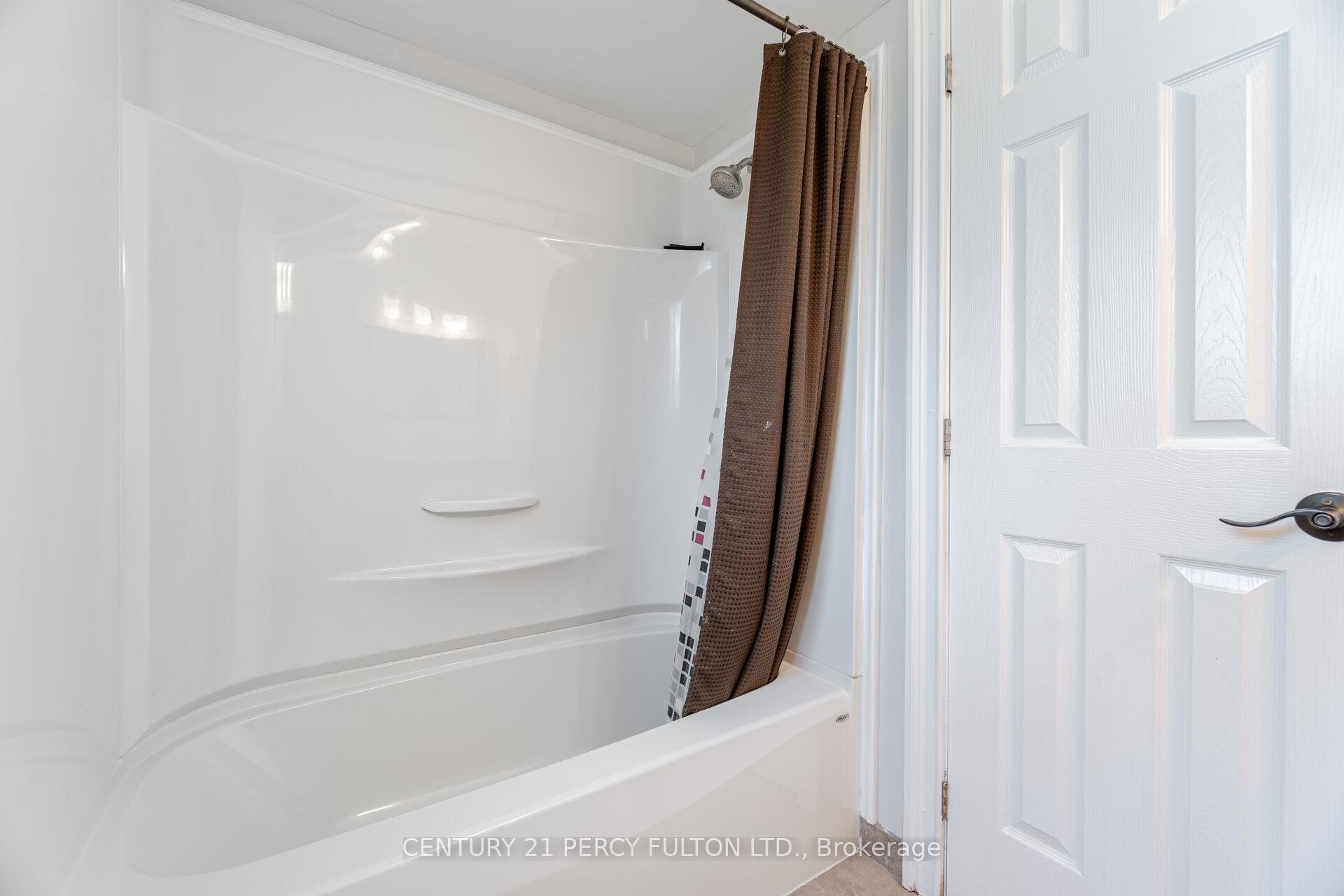 Photo 26 of 41 Gardiner Drive, Ajax, Central — HOMEH