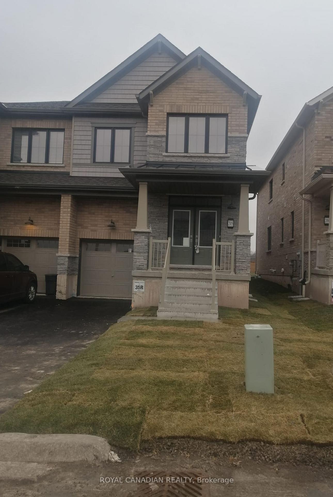 Photo 2 of 205 Port Crescent, Welland, Dain City — HOMEH