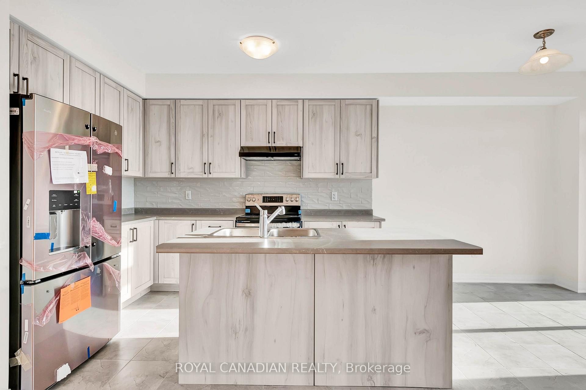 Photo 9 of 205 Port Crescent, Welland, Dain City — HOMEH