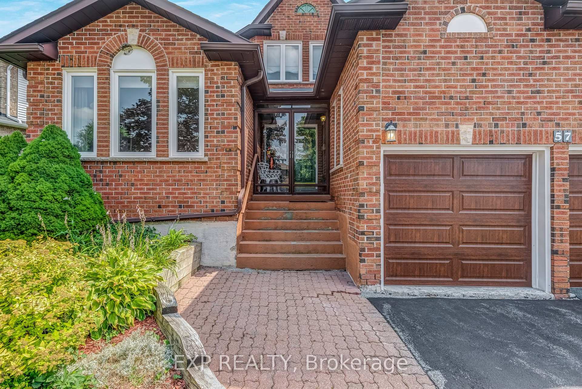 Photo 2 of 57 Twelve Oaks Drive, Aurora, Aurora Village — HOMEH