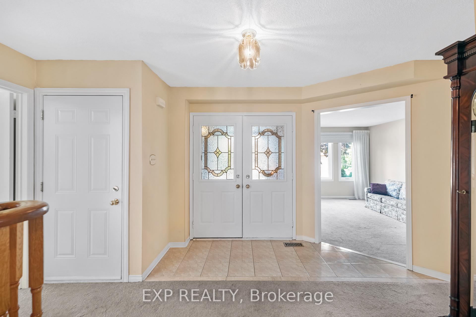 Photo 14 of 57 Twelve Oaks Drive, Aurora, Aurora Village — HOMEH
