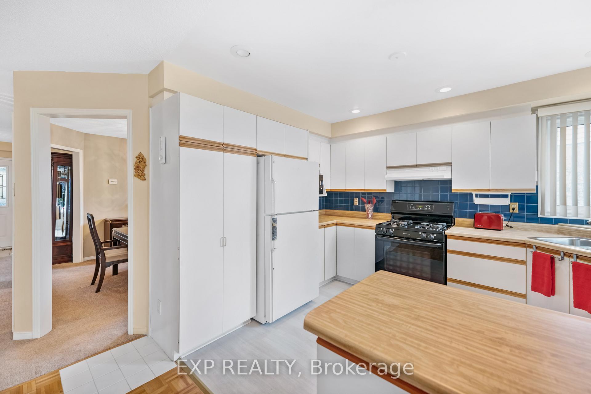 Photo 7 of 57 Twelve Oaks Drive, Aurora, Aurora Village — HOMEH