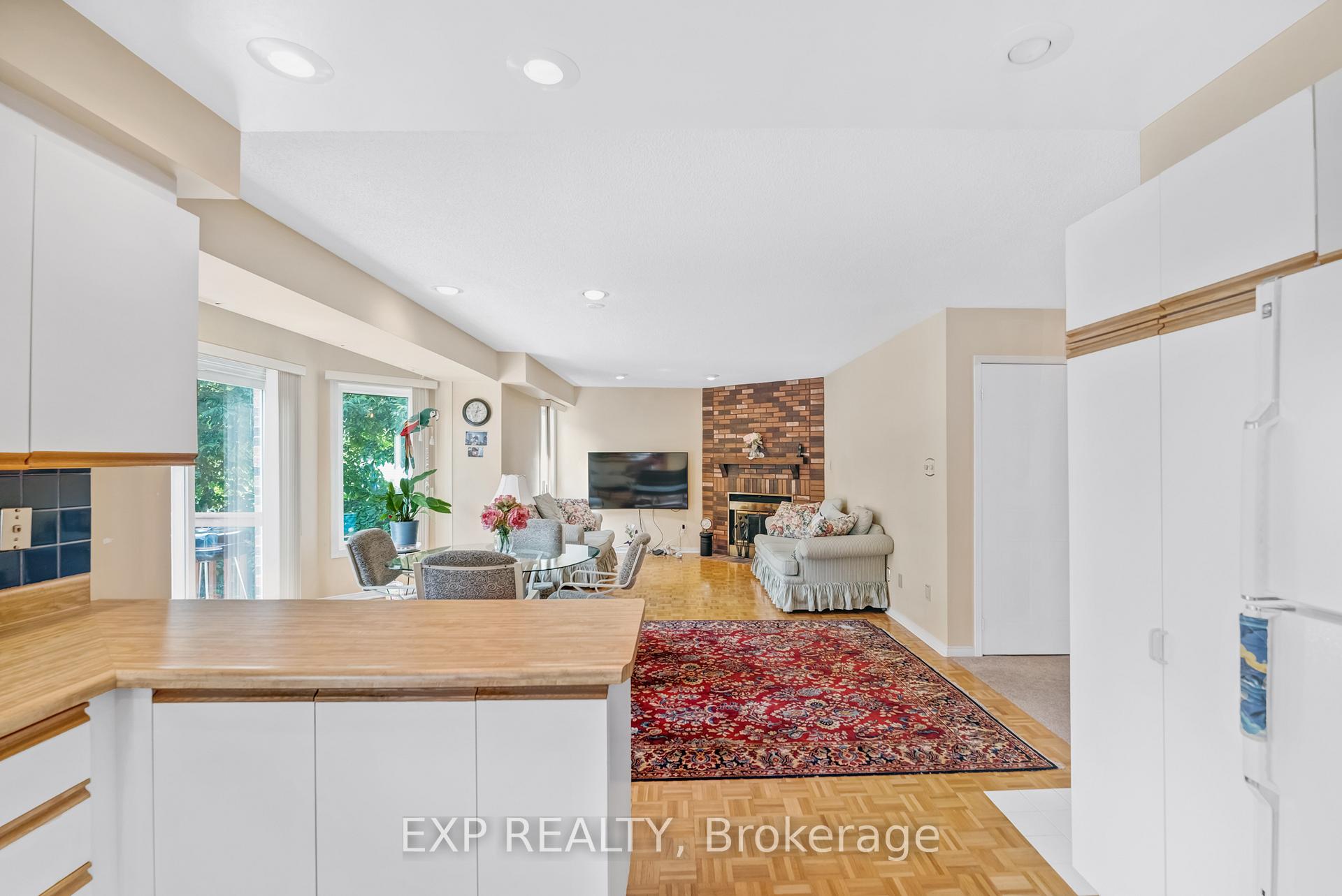 Photo 9 of 57 Twelve Oaks Drive, Aurora, Aurora Village — HOMEH