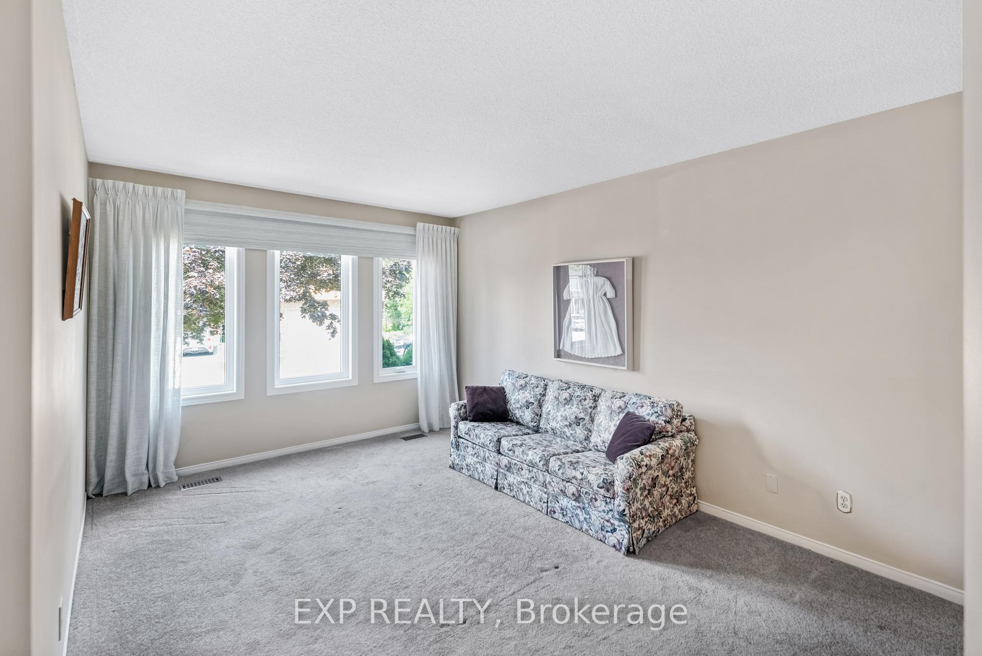 Photo 15 of 57 Twelve Oaks Drive, Aurora, Aurora Village — HOMEH