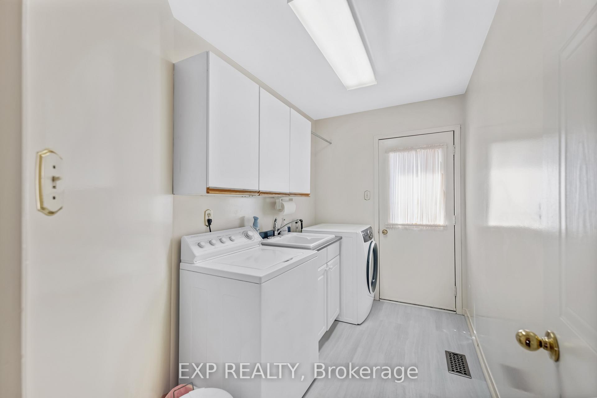 Photo 16 of 57 Twelve Oaks Drive, Aurora, Aurora Village — HOMEH