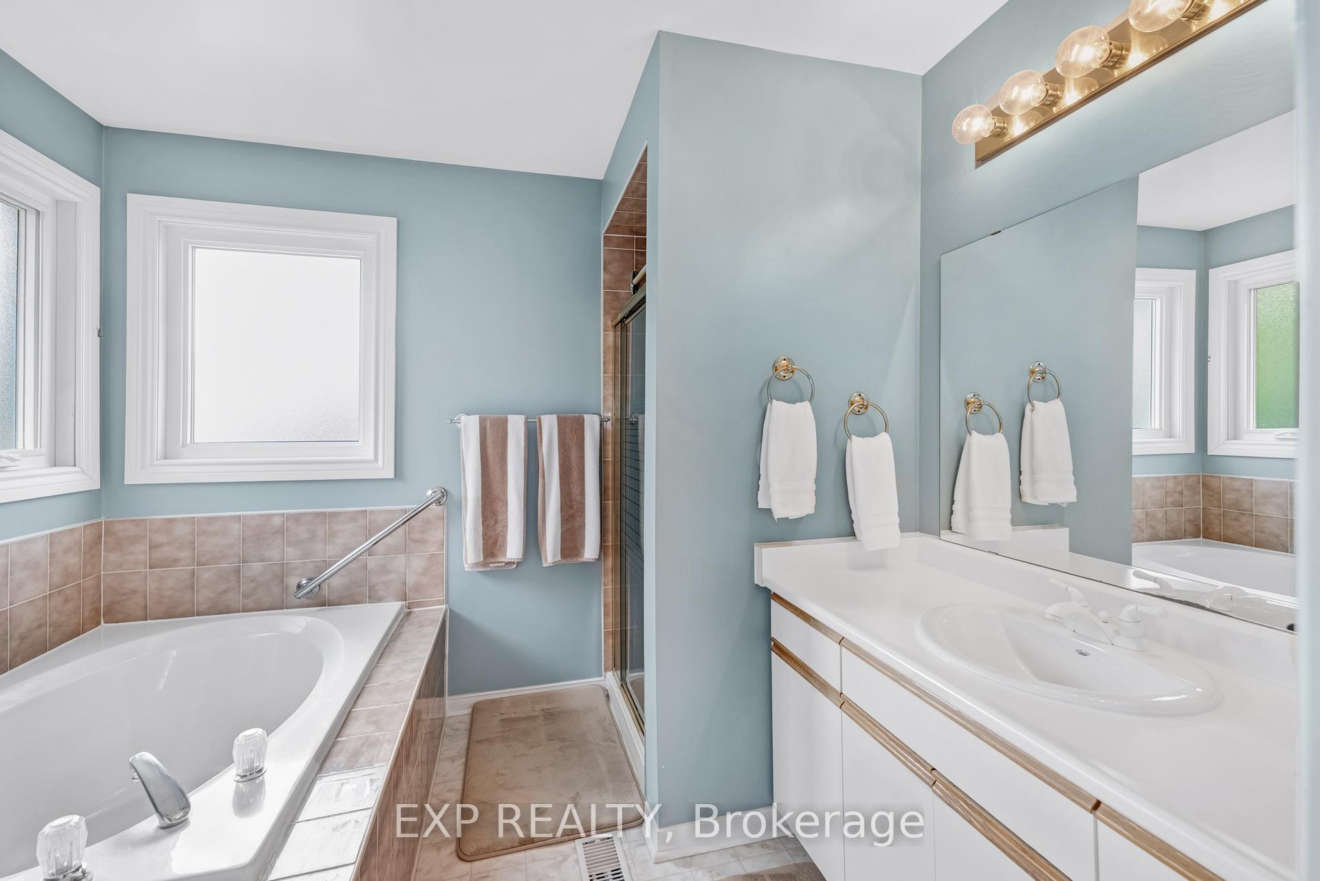 Photo 22 of 57 Twelve Oaks Drive, Aurora, Aurora Village — HOMEH