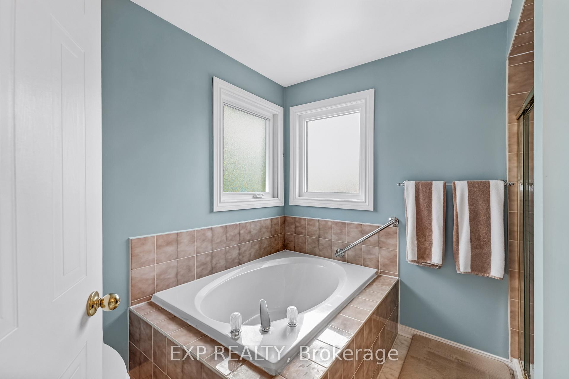 Photo 23 of 57 Twelve Oaks Drive, Aurora, Aurora Village — HOMEH
