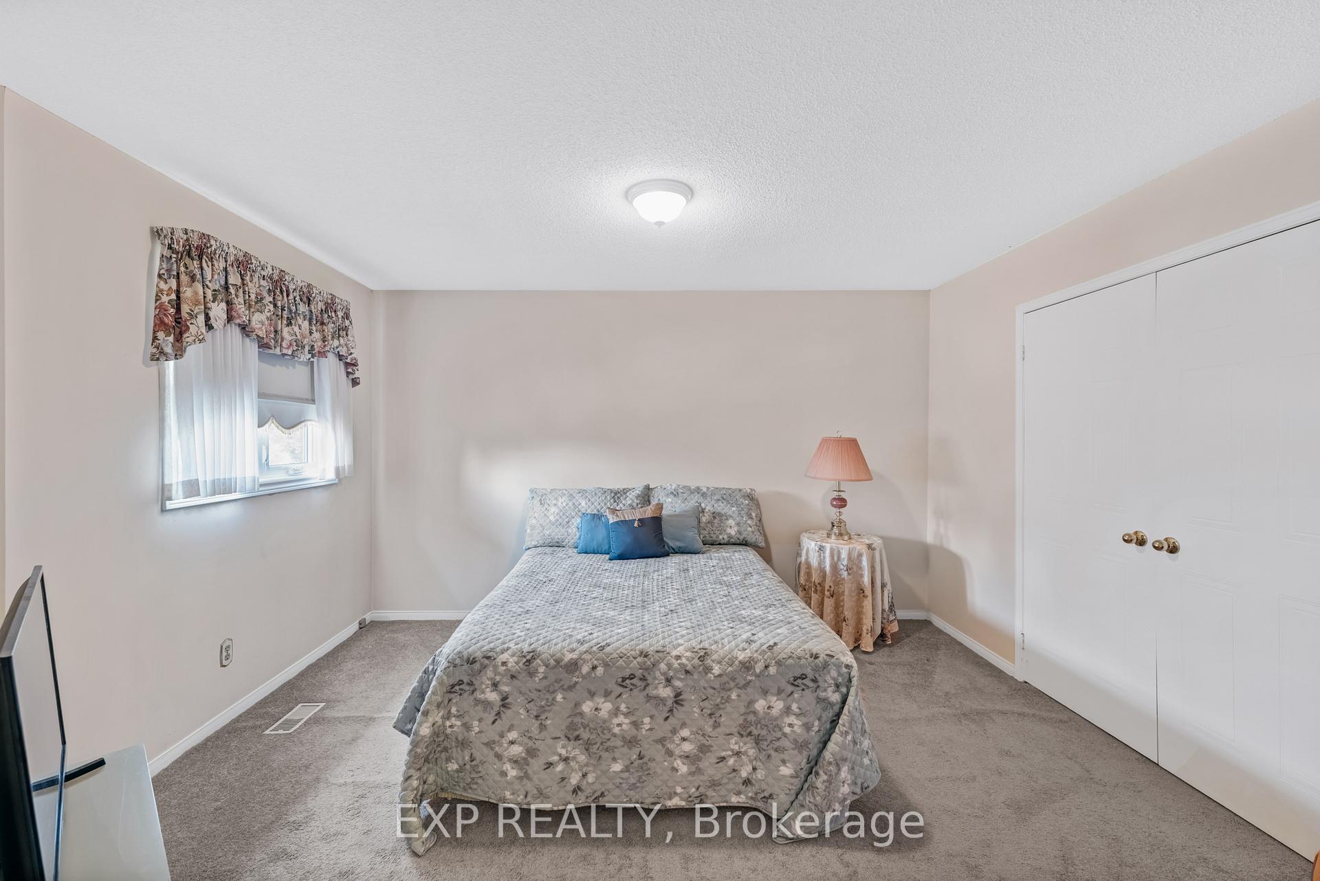 Photo 26 of 57 Twelve Oaks Drive, Aurora, Aurora Village — HOMEH