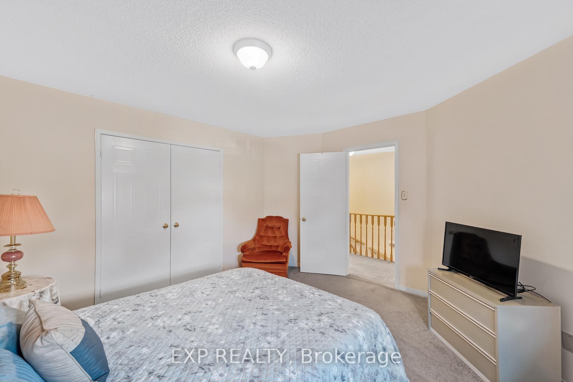 Photo 34 of 57 Twelve Oaks Drive, Aurora, Aurora Village — HOMEH