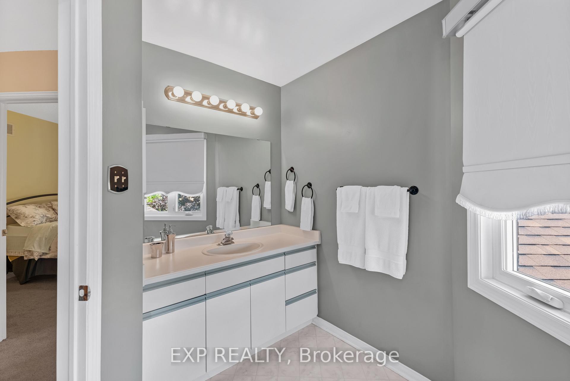 Photo 25 of 57 Twelve Oaks Drive, Aurora, Aurora Village — HOMEH