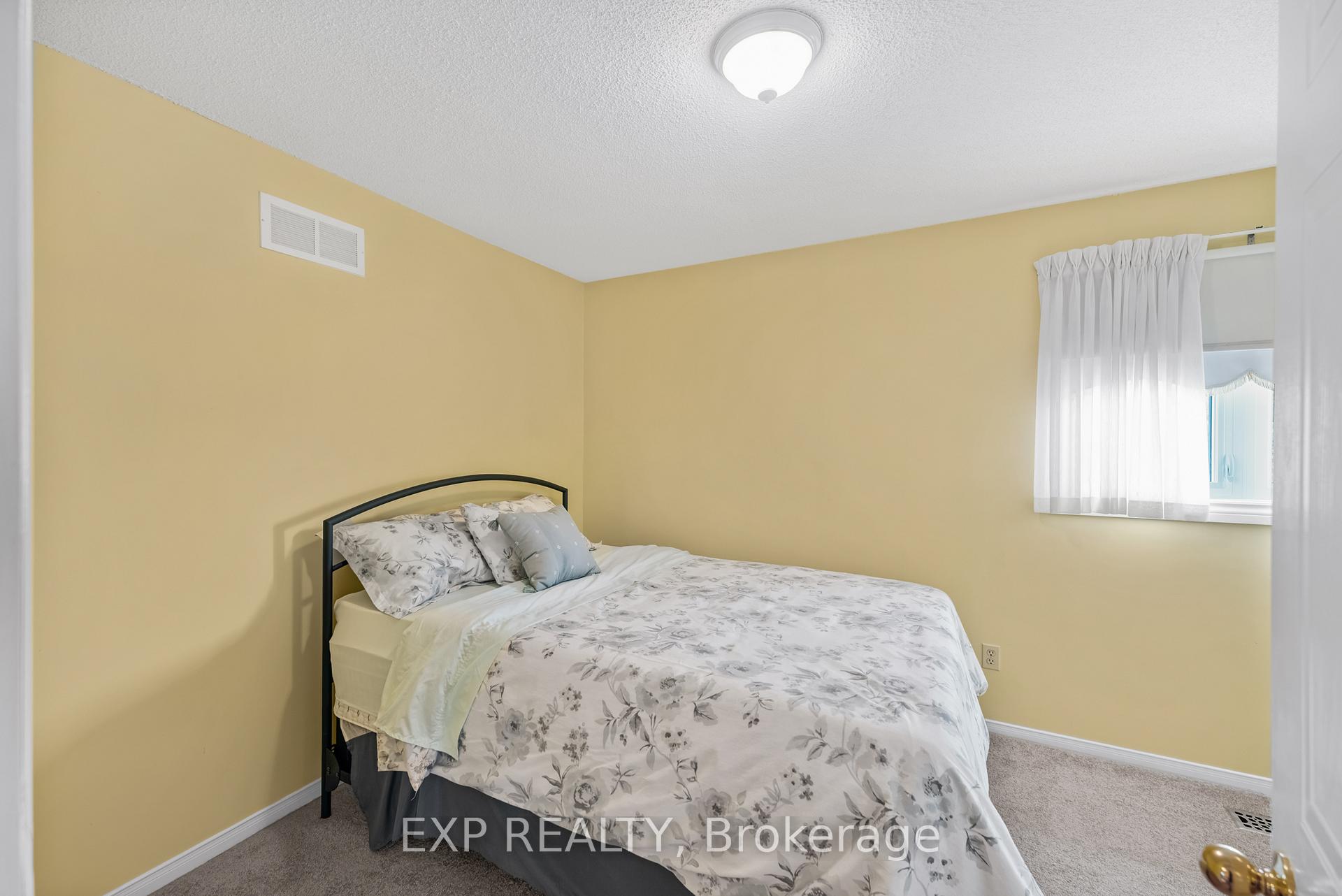 Photo 27 of 57 Twelve Oaks Drive, Aurora, Aurora Village — HOMEH