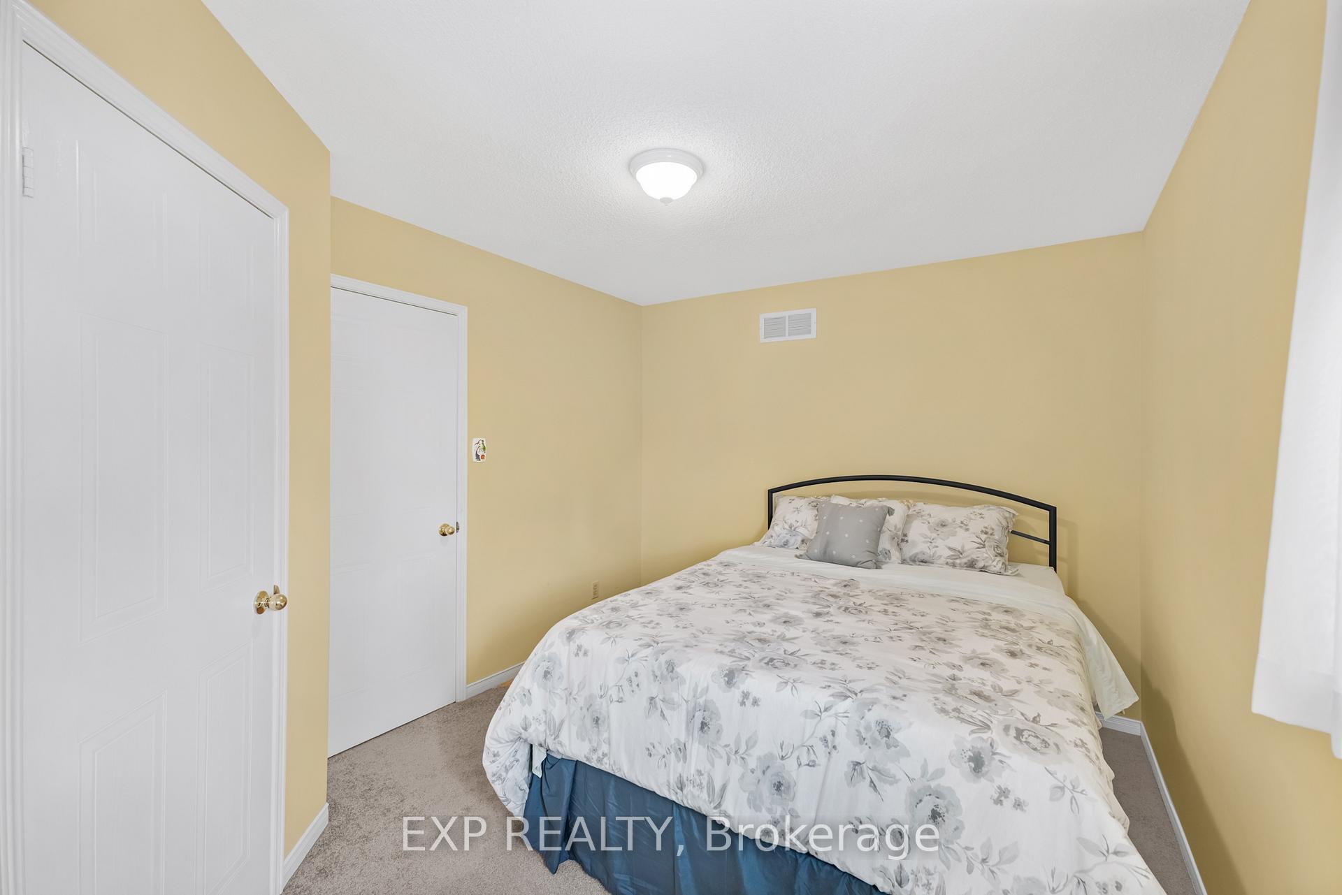 Photo 30 of 57 Twelve Oaks Drive, Aurora, Aurora Village — HOMEH