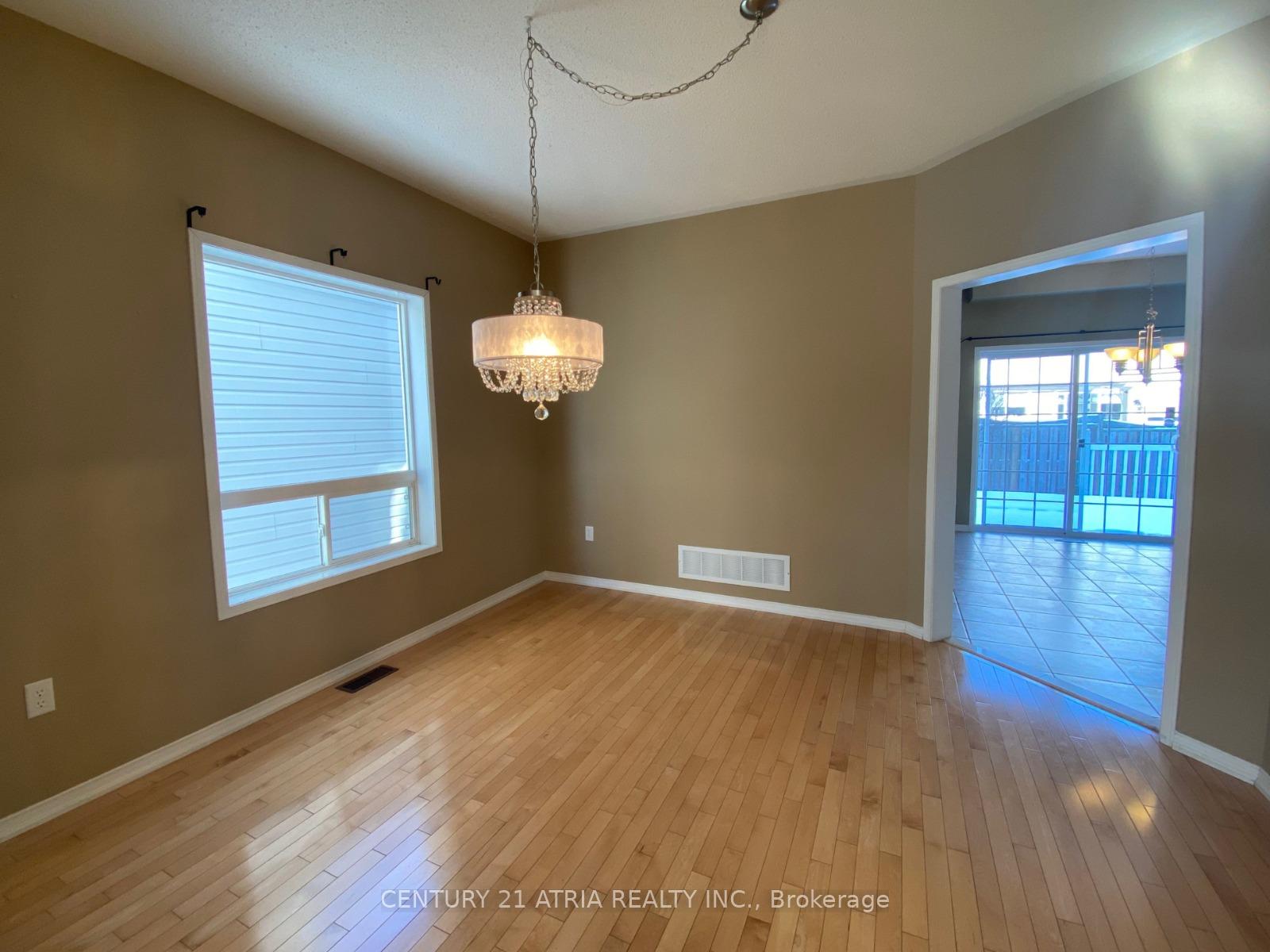 Photo 2 of 8 Hoile Drive, Ajax, South East — HOMEH