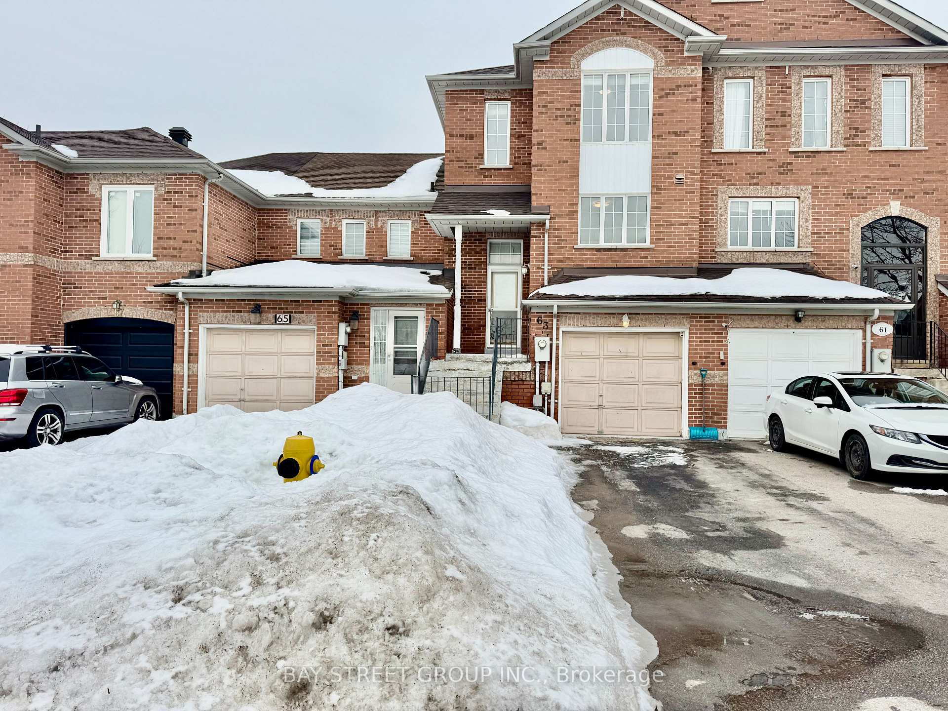 Photo 2 of 63 Lucena Crescent, Vaughan, Maple — HOMEH