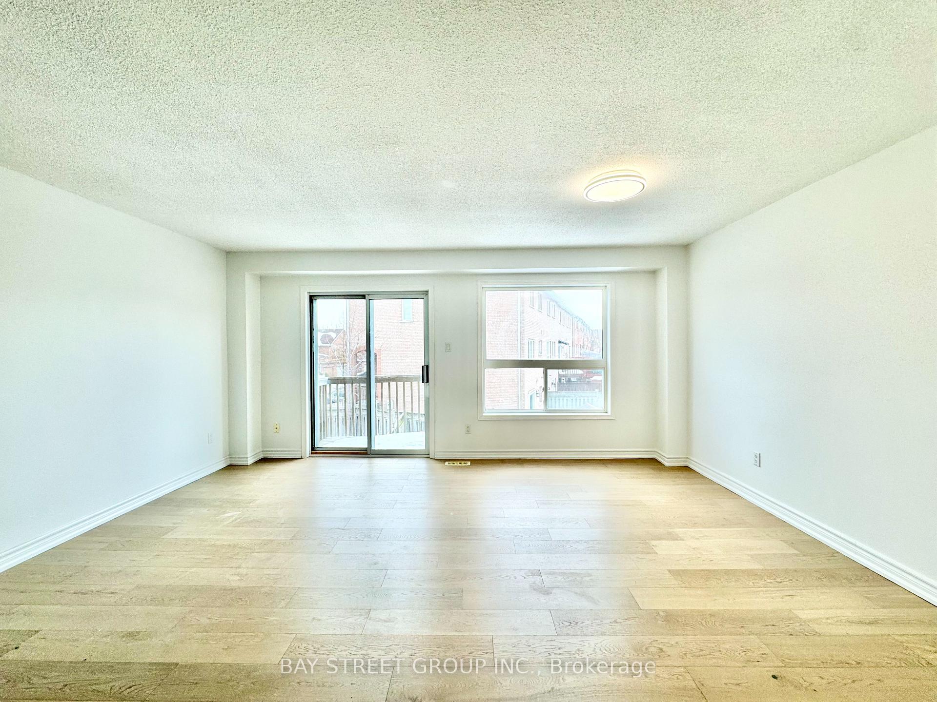 Photo 8 of 63 Lucena Crescent, Vaughan, Maple — HOMEH