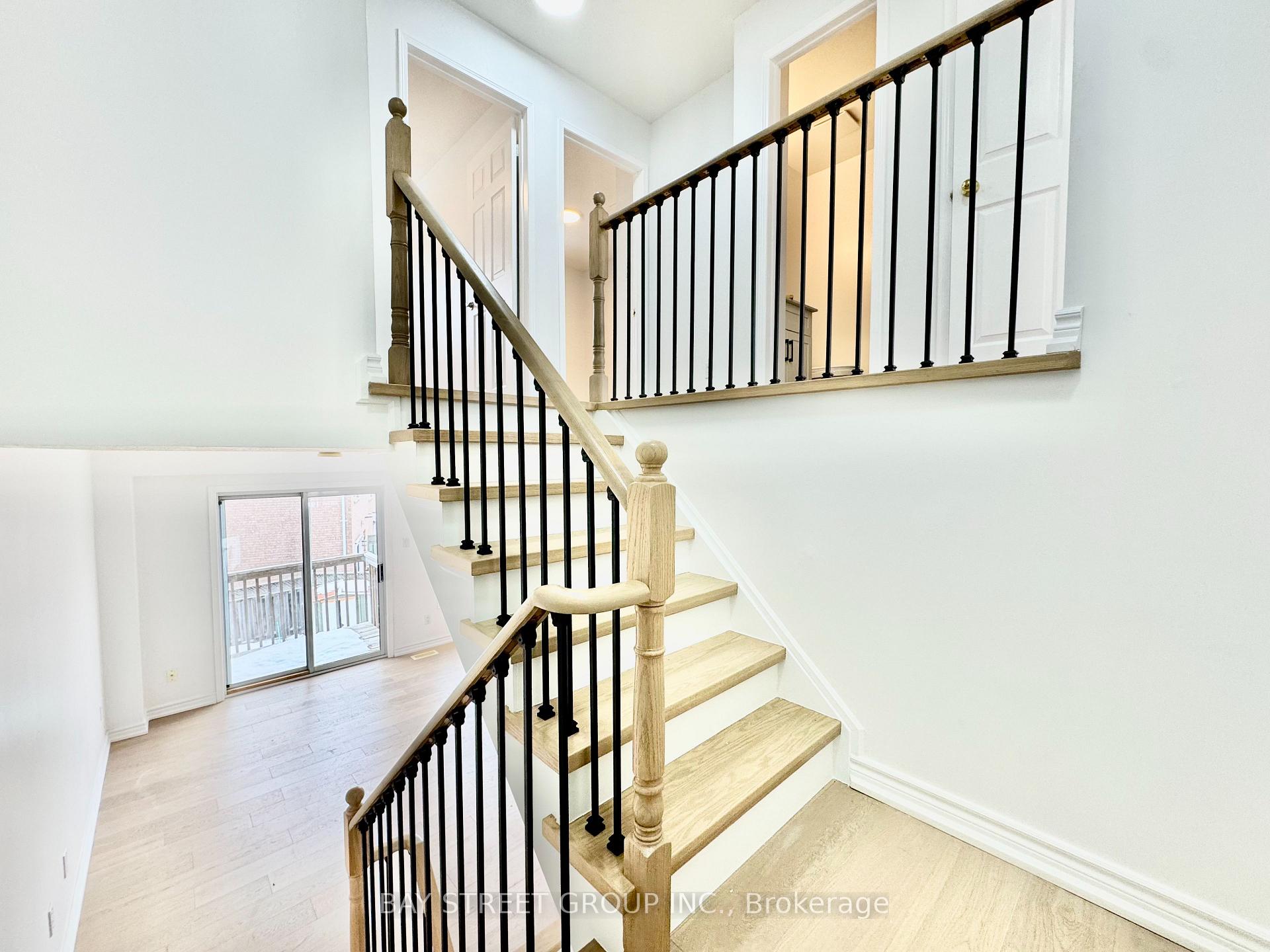 Photo 13 of 63 Lucena Crescent, Vaughan, Maple — HOMEH
