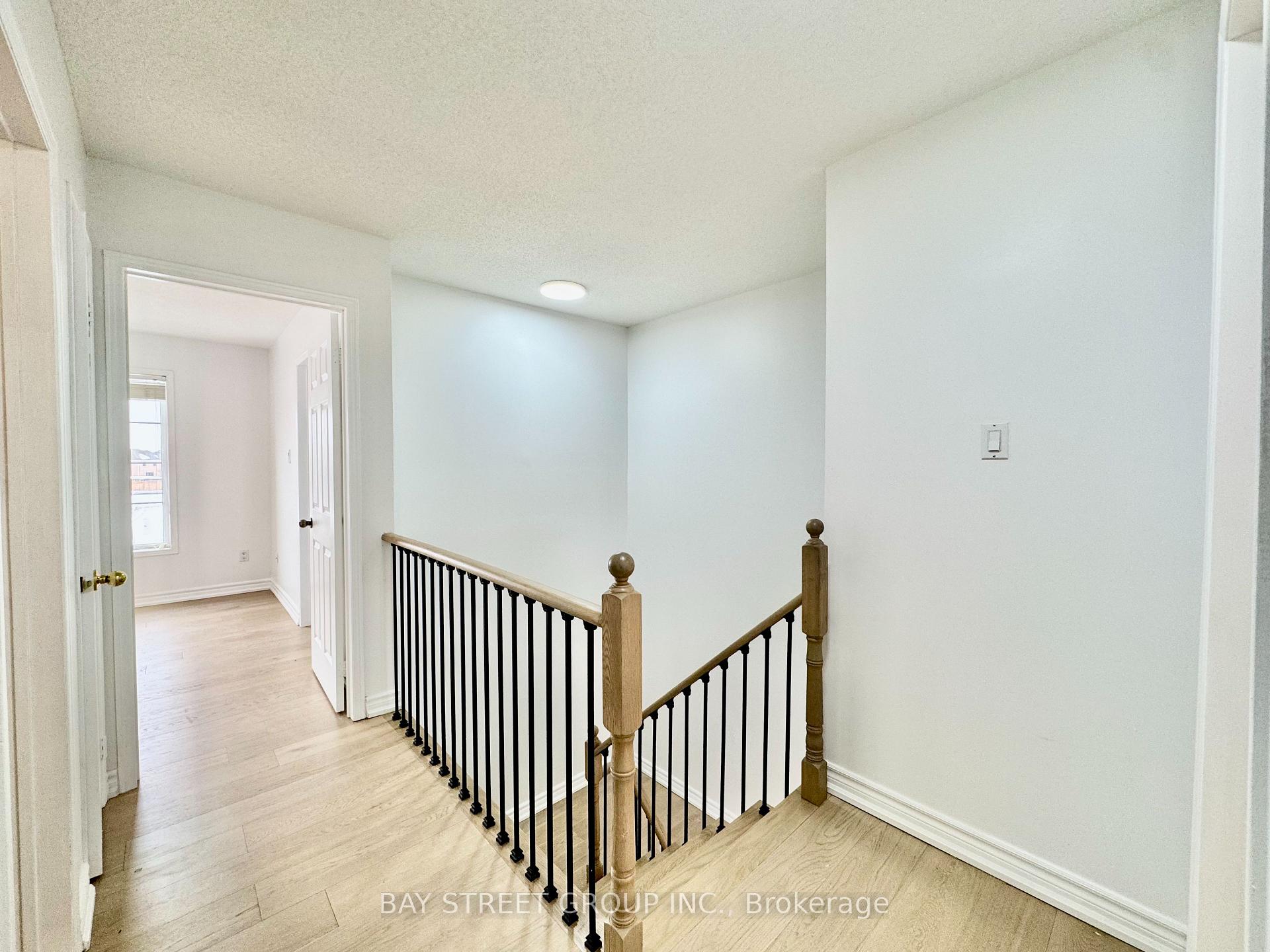 Photo 14 of 63 Lucena Crescent, Vaughan, Maple — HOMEH