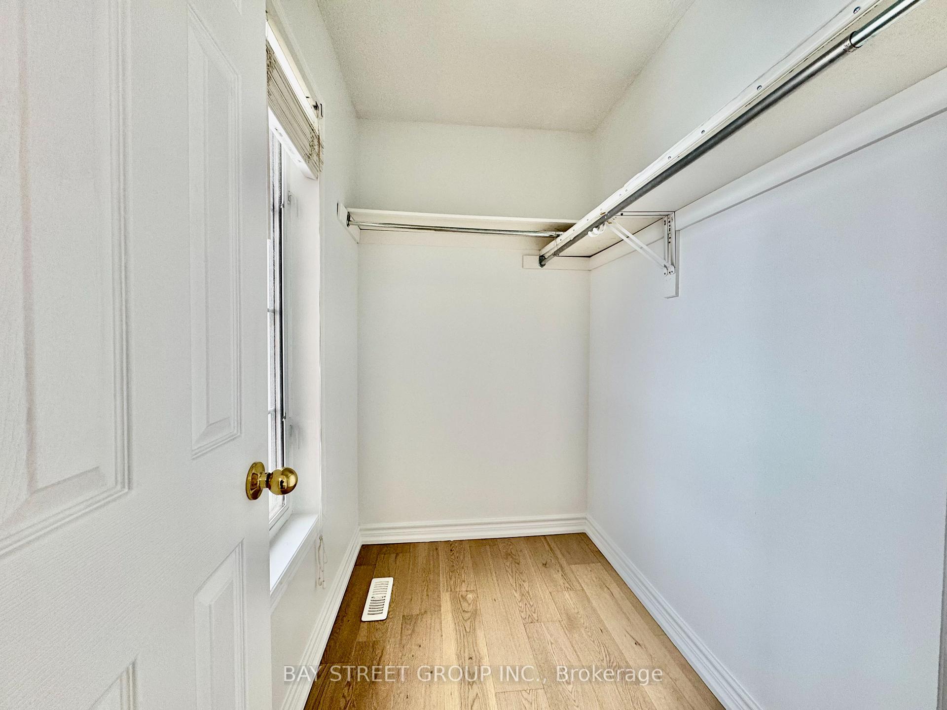Photo 17 of 63 Lucena Crescent, Vaughan, Maple — HOMEH