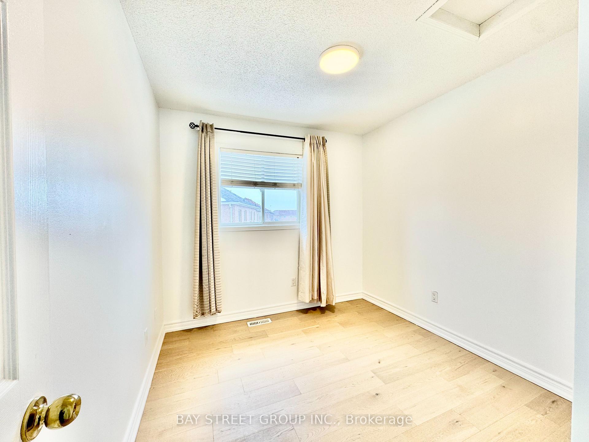 Photo 18 of 63 Lucena Crescent, Vaughan, Maple — HOMEH