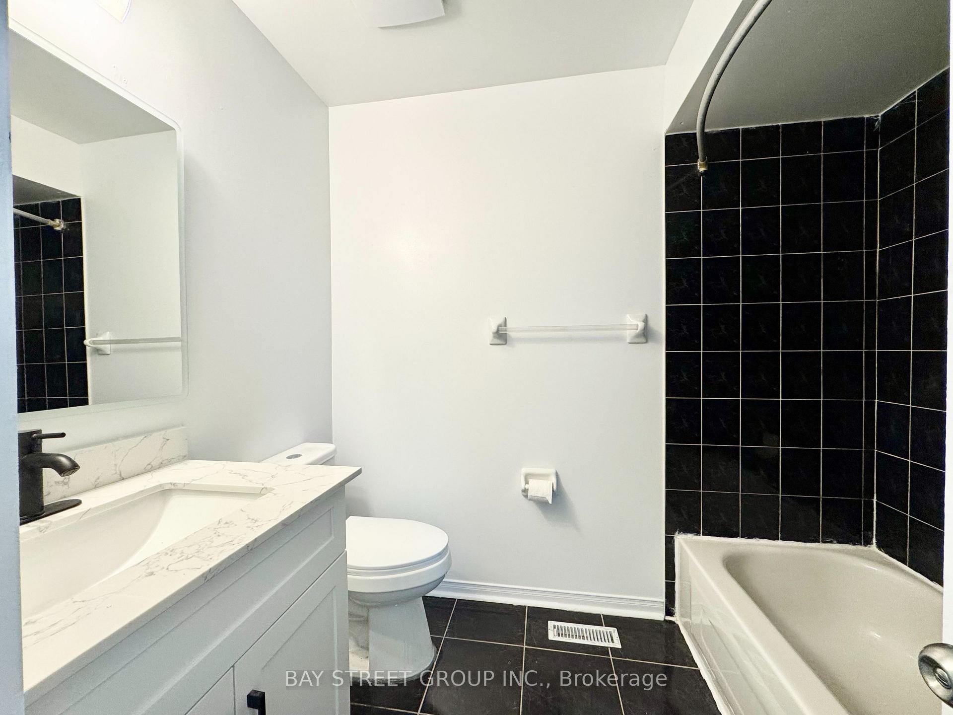 Photo 23 of 63 Lucena Crescent, Vaughan, Maple — HOMEH