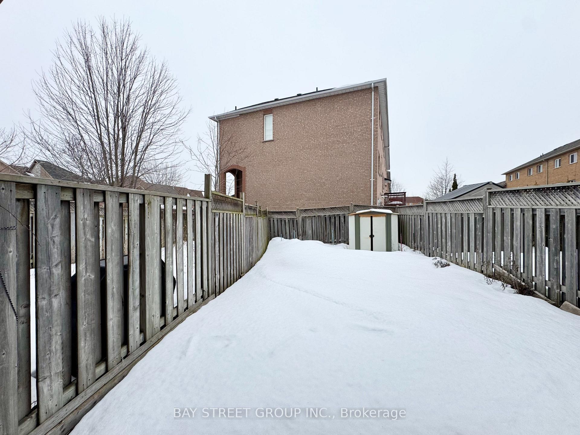 Photo 27 of 63 Lucena Crescent, Vaughan, Maple — HOMEH