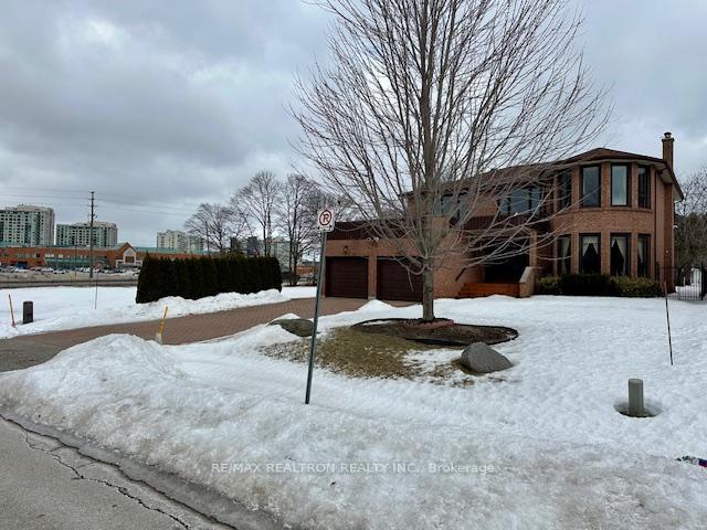 Photo 3 of 270 Arnold Avenue, Vaughan, Crestwood-Springfarm-Yorkhill — HOMEH