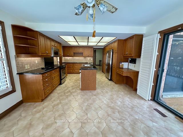 Photo 8 of 270 Arnold Avenue, Vaughan, Crestwood-Springfarm-Yorkhill — HOMEH
