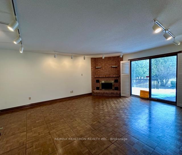 Photo 9 of 270 Arnold Avenue, Vaughan, Crestwood-Springfarm-Yorkhill — HOMEH