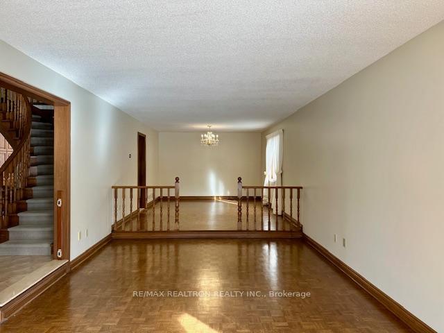 Photo 11 of 270 Arnold Avenue, Vaughan, Crestwood-Springfarm-Yorkhill — HOMEH