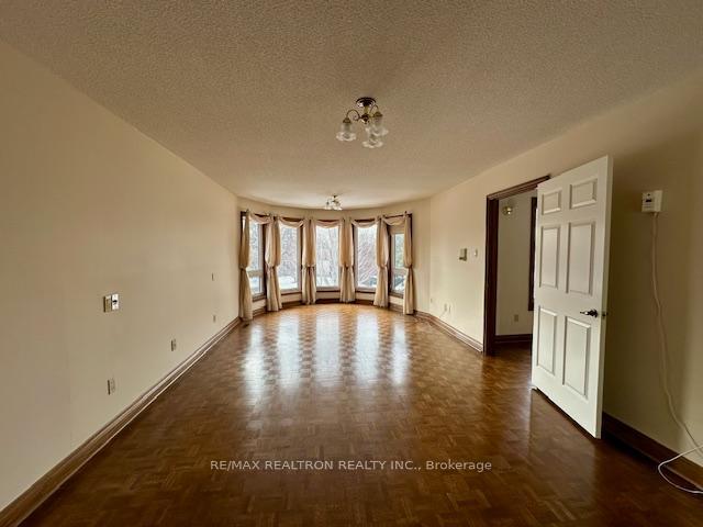 Photo 14 of 270 Arnold Avenue, Vaughan, Crestwood-Springfarm-Yorkhill — HOMEH